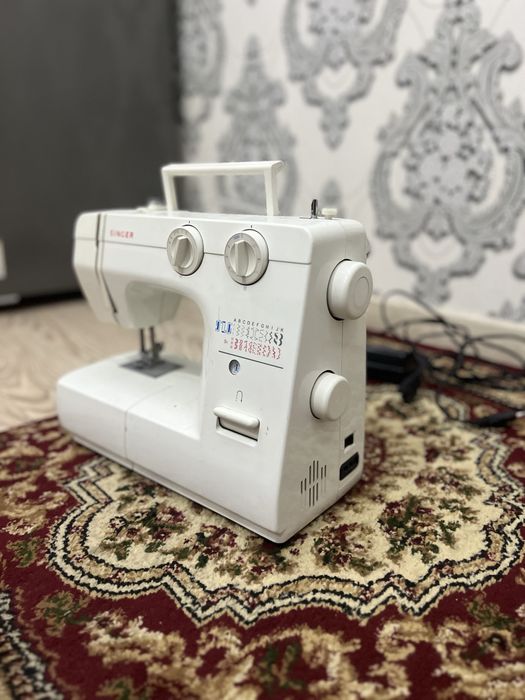 Tikuv moshinasi ishlidi yengi