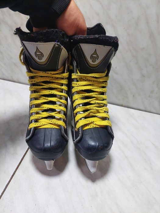 Patine 200 hochei hochey CCM Vector CRB 5 marime 35 ( 22,5 cm)