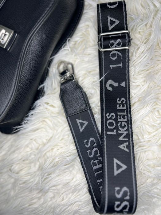 Дамска чанта Guess