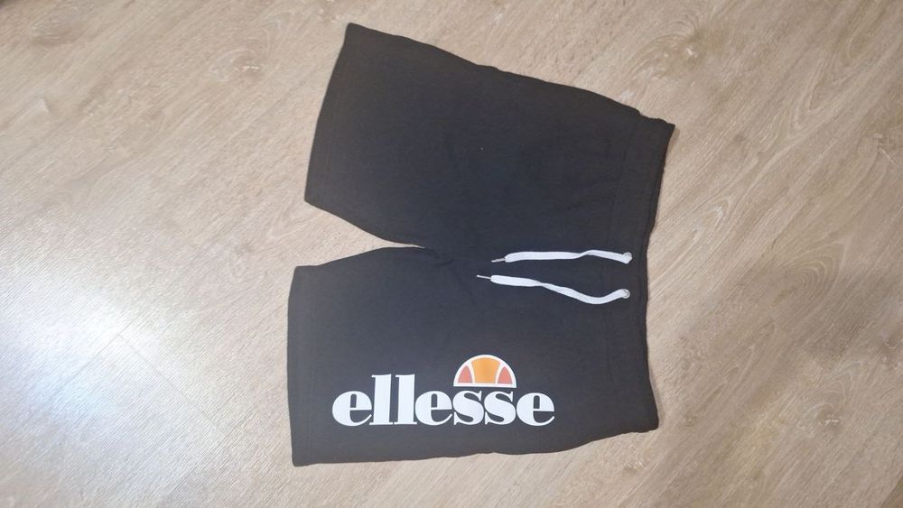 Pantaloni scurți ellesse