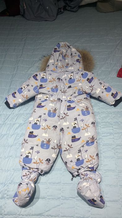 Продам зимний комбинезон 80 размер