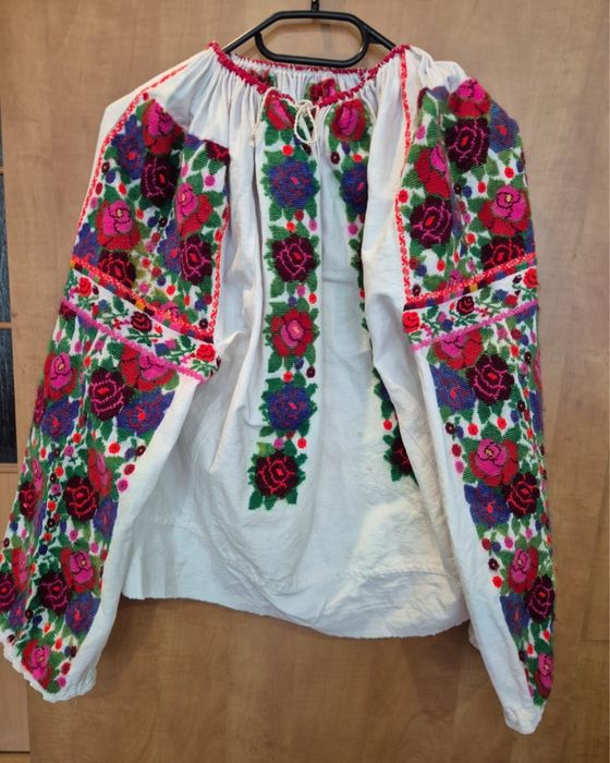 Ie camasa cusuta manual vintage lada zestre