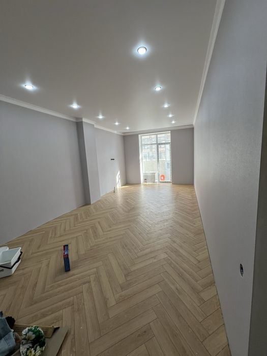 Поклейка обоев,галтелей