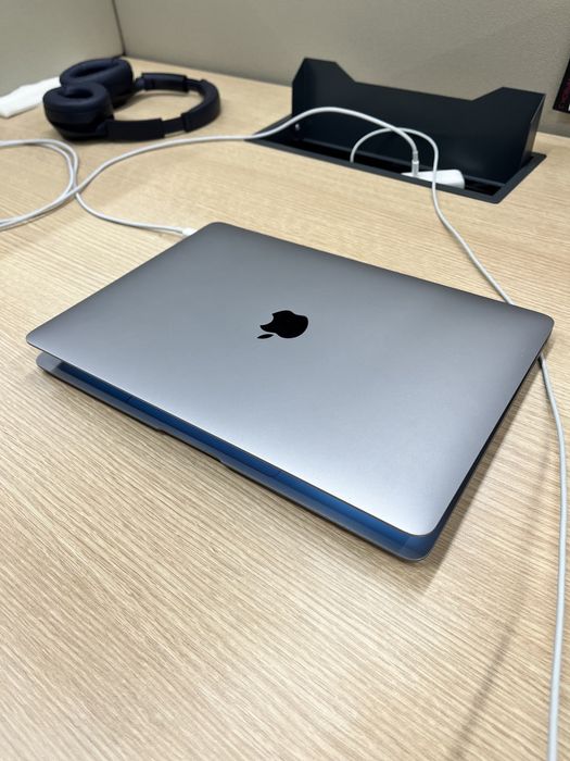MacBook Air retina 2019 8/128