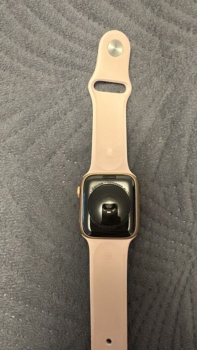 Продам часы apple watch se 44 mm