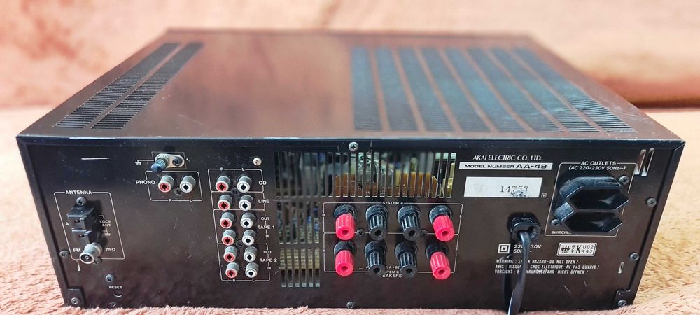Akai AA-49 ampliruner 2X60W pe 8 Ohm
