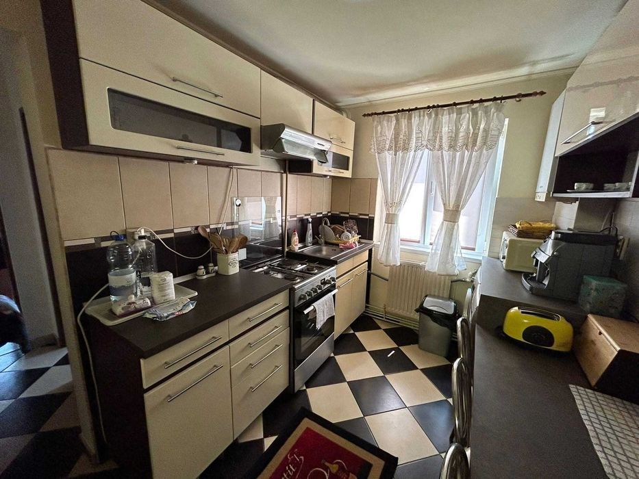 Chirie apartament 2 camere, et.1, central (langa spitalul municipal)