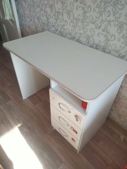 Продам ученический стол