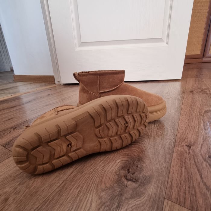 Зимние женские угги