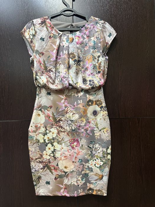 Женское платье