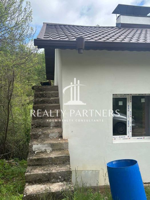 Продава Къща - с. Банище, обл. Перник