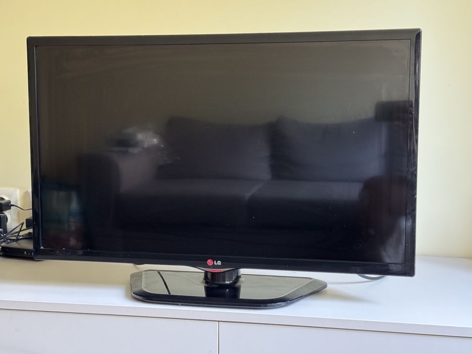 32-инчов LED LG Smart TV 32LN570R с HD Ready резолюция - Като Нов