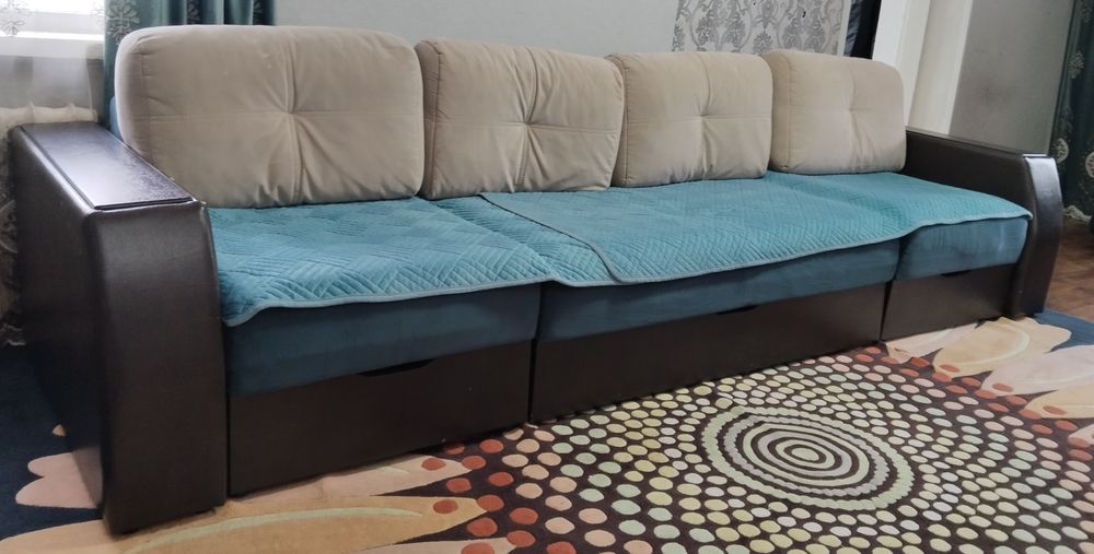 Диван с подлокотниками