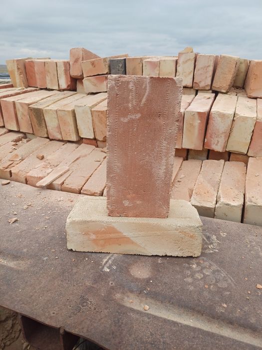 Красный кирпич жженый