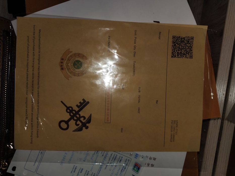 Сумка луивиттон с документами.