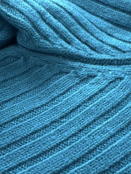 Pulover albastru impecabil lana mar S (40)