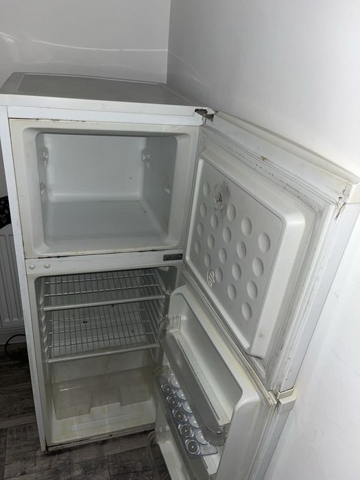 Маленьки холадиьник