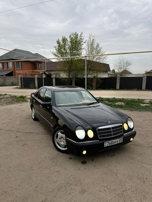 Продам  мерседес лупарик Е200. 210кузов.