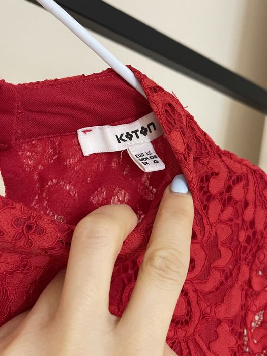 красное платье