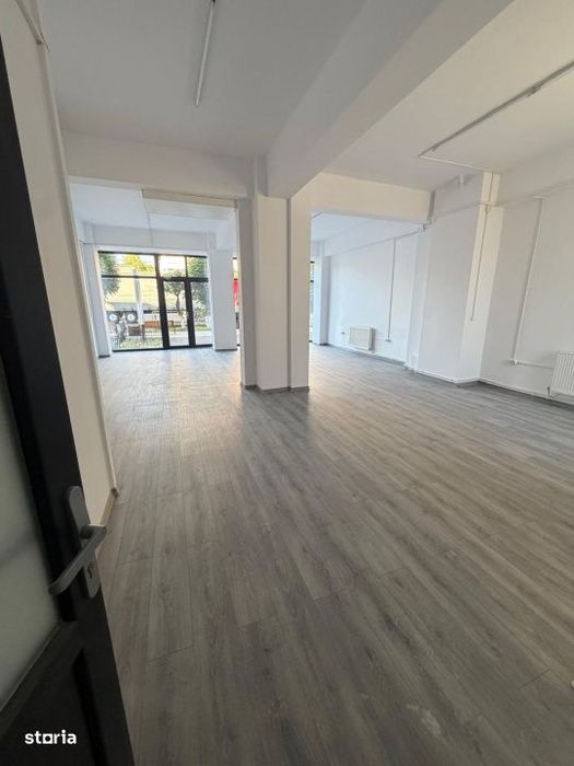 Spatiu comercial, 80 mp, zona centrala din Filiasi cu deschidere in Ra