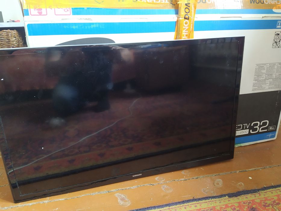 Продам телевизор на запчасти