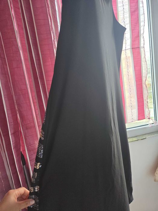 Продавам рокли М размер