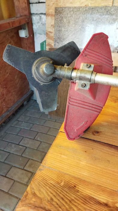 Бензиновая мотокоса