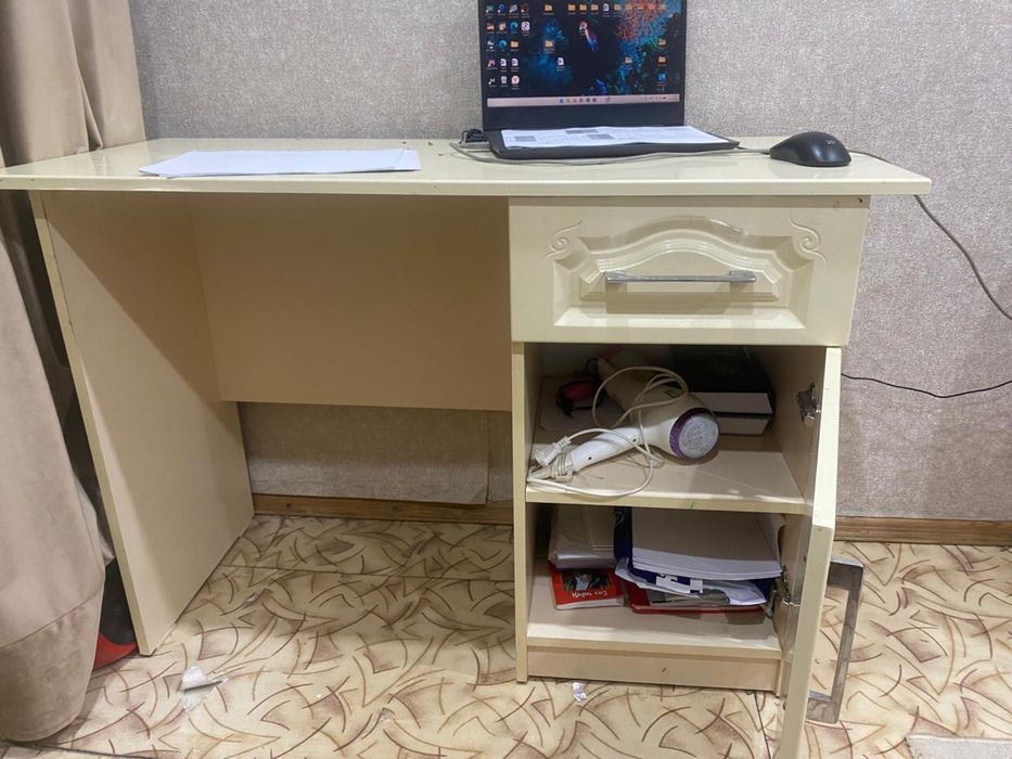 Продам компьютерный стол