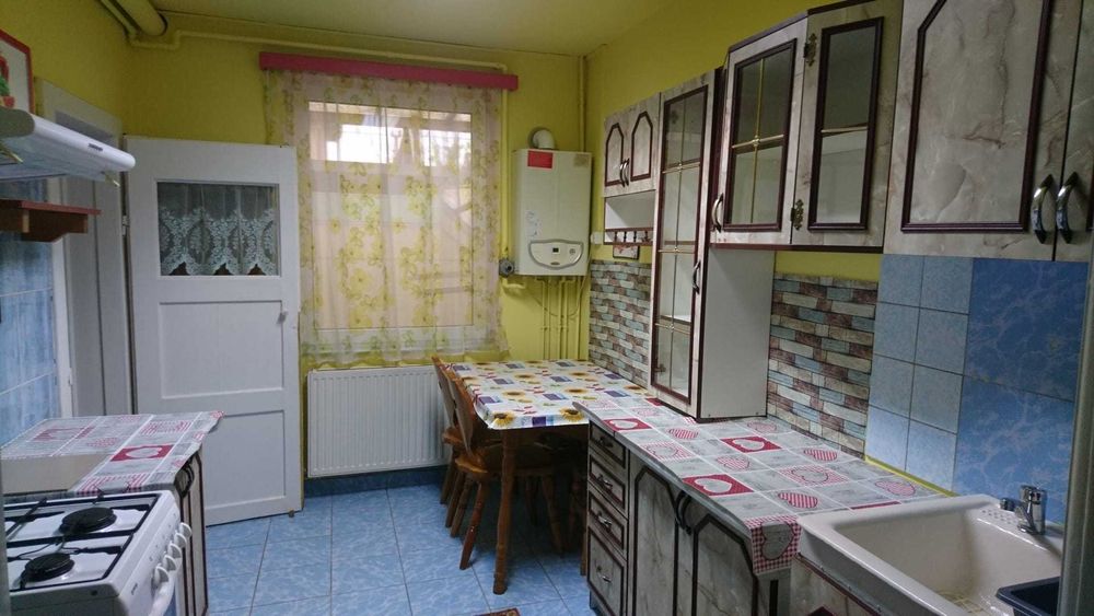 Închiriez casă cu 2 camere