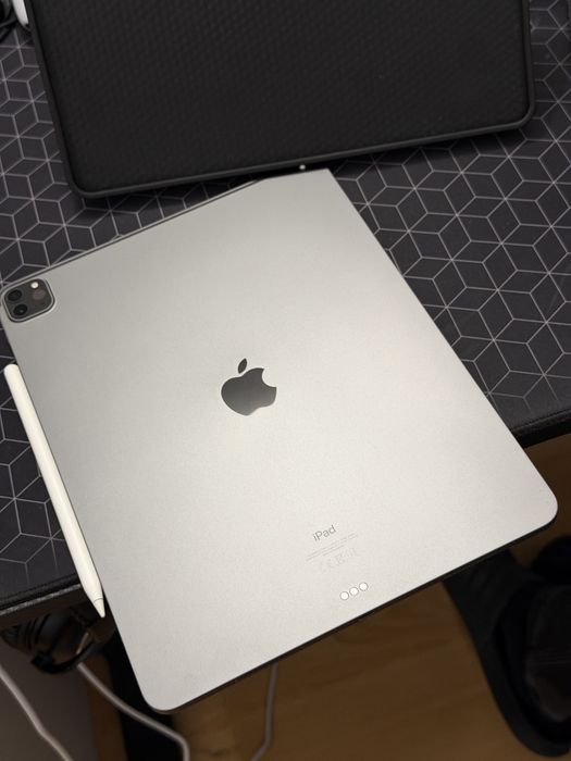 Apple iPad Pro 12.9” M1 (2021, Gen 5) – 128GB, 120Hz ProMotion, Liquid Retina XDR, Apple Pencil + Tastatură