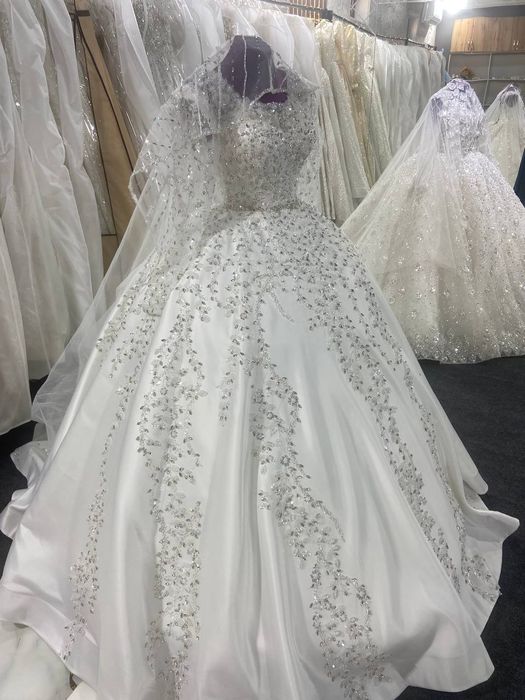 Yangi tuy liboslari xar xil turdagi yana kuylaklarimiz bor