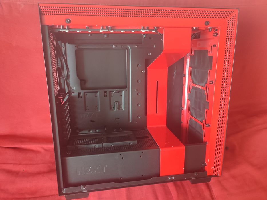 Carcasa NZXT H700B
