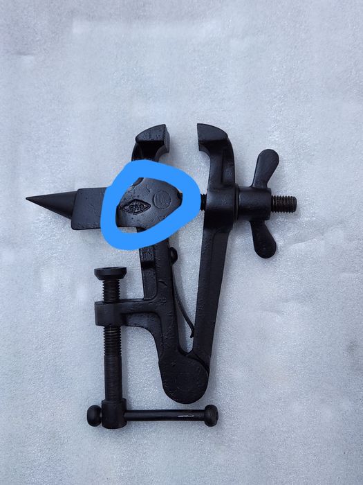 Zargarlar uchun tiski