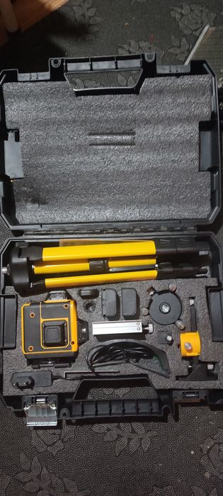 Два перфоратора Новый и Б/У и Лазерный уровень (нивелир) в кейсе