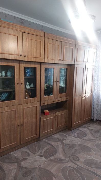 Отдам даром стенку