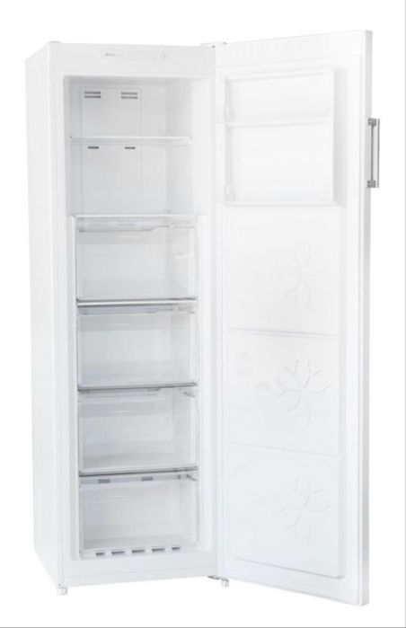 Продам морозилку вертикальную