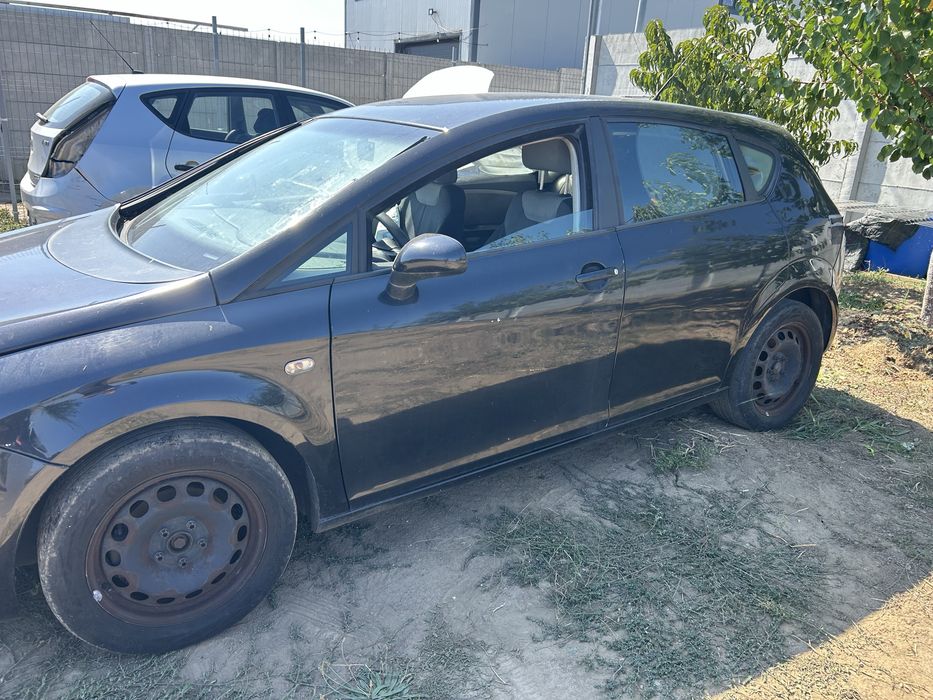 Vand aripa stanga si dreapta fata  Seat Leon 2 2006-2010