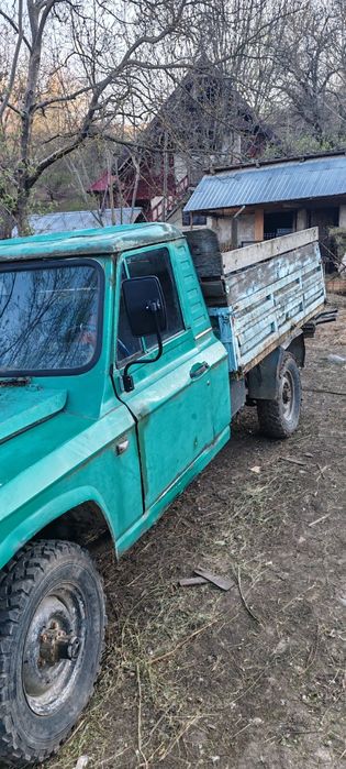 Vând Aro camioneta 320