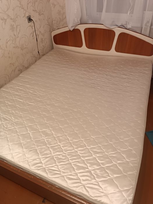 Спальный кровать