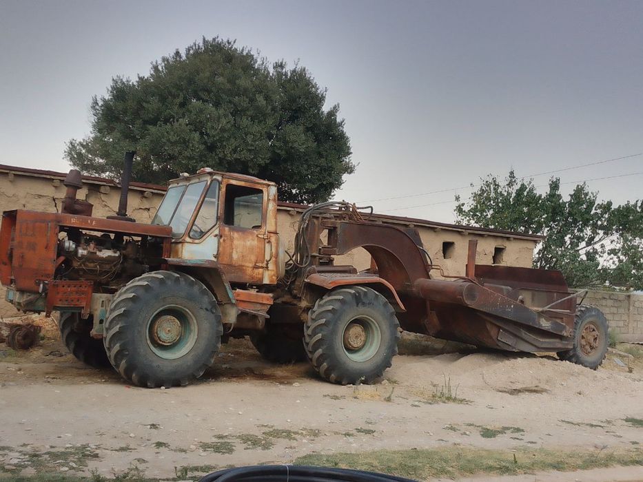 T150 Traktor sotiladi