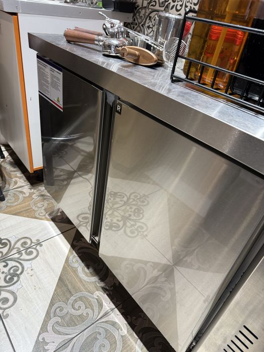 Холодильный стол для кафе