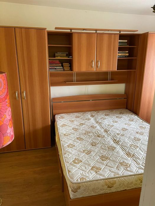 Vând mobilier dormitor