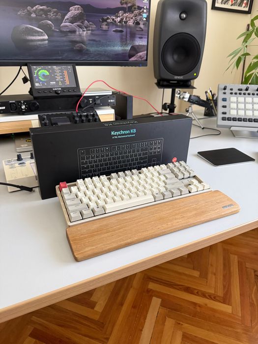 Keychron K8 Retro + palm rest + mods