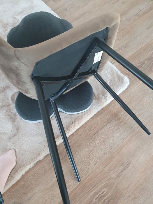 Vand 3 scaune tapitate. Achiziționat Dedeman. Nu au fost folosite. Capucino culoare, 3 bucati.