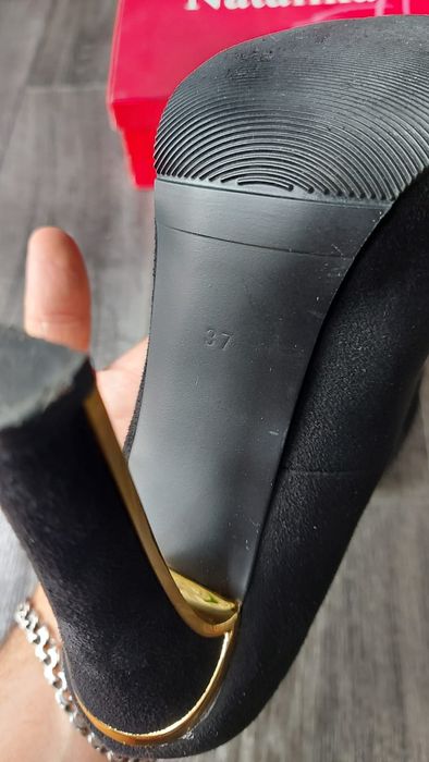 Продам туфли босоножки