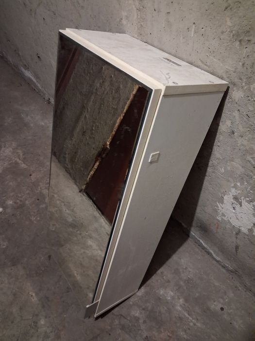 Шкафче за баня с огледало немско