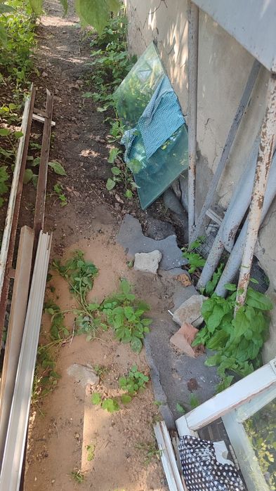 Отдам бесплатно стекла и металл