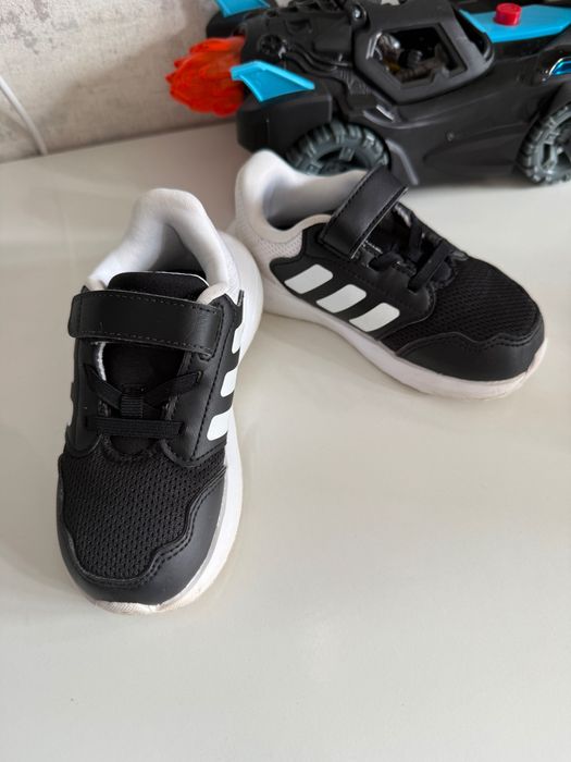 Adidași Adidas nr 24