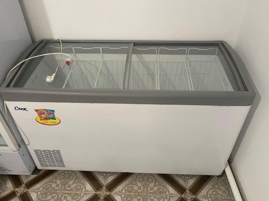 Продается магазинный морозильник