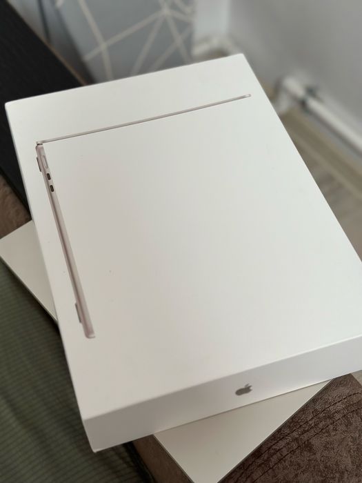 Продаю Apple MacBook Air 13 (2022)